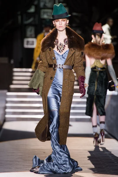 Look 7